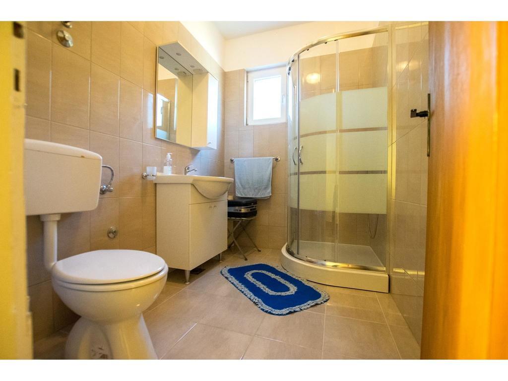 Apartments Velebit Starigrad Paklenica Εξωτερικό φωτογραφία