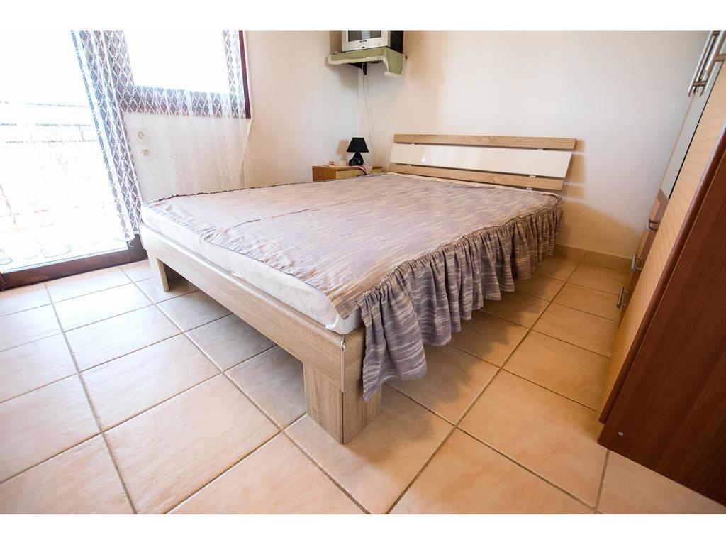 Apartments Velebit Starigrad Paklenica Εξωτερικό φωτογραφία